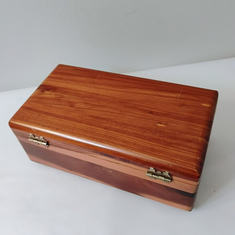 Vintage Miniature Lane Cedar Chest, Aberdeen Furniture Co, Rare w/Original Key - Picture 11 of 12